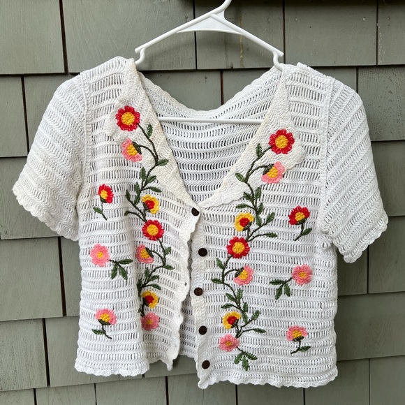 Like New Boutique Floral Crop Sweater - Picture 1 of 4